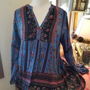 Nostalgia V-Neck Top